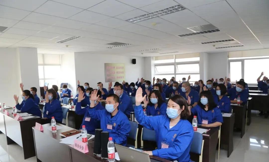 1589179833799080.jpg 会议上通过投票选举产生工会委员会委员9名、经费审查委会委员3名2.jpg